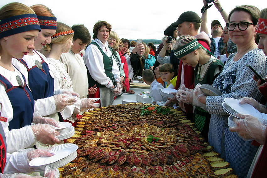 Фестиваль карельской калитки: главным сюрпризом стал калиточный торт-рекордсмен