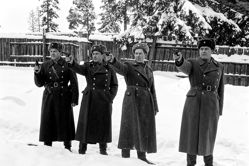1960-е. Офицеры Сортавальской дивизии на местном стрельбище 08Lo32Hs